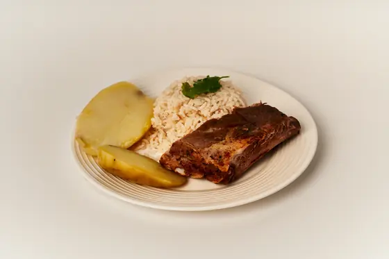 Costillar de cerdo al horno con arroz y papa